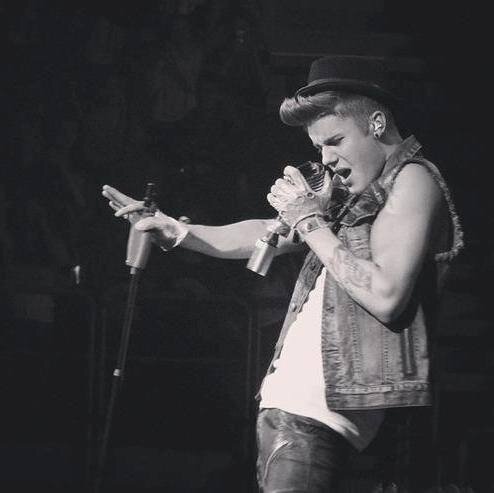 JUSTİN BİEBER FOLLOW ME I LOVE YOUUU JUSTİN BİEBER JUSTİN BİEBER