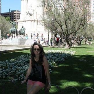 Hay veces que debemos olvidar lo que sentimos y recordar lo que merecemos.