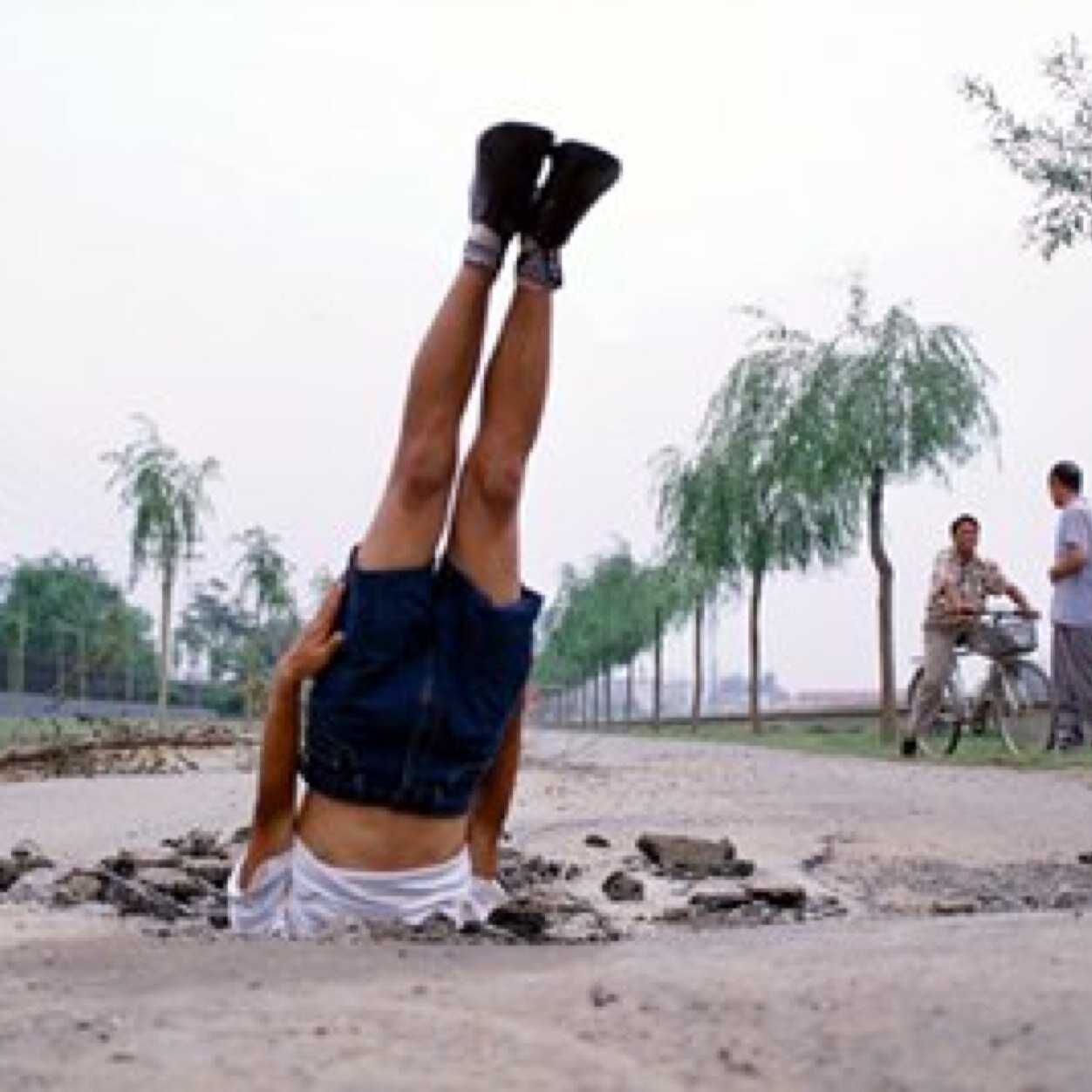 livelivelivekim's profile picture. 생각을 멈추고, 숨만을 깔딱깔딱 쉬고 있는 트윗.