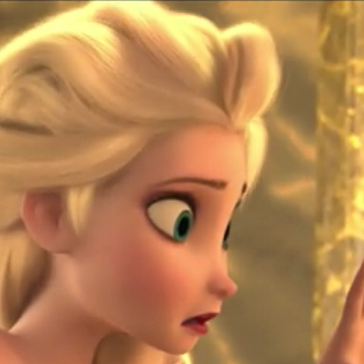 Im the Queen of Arendelle. Just let it go :) #singlepringle #RP My twinzie:@ItsElsaBoo
