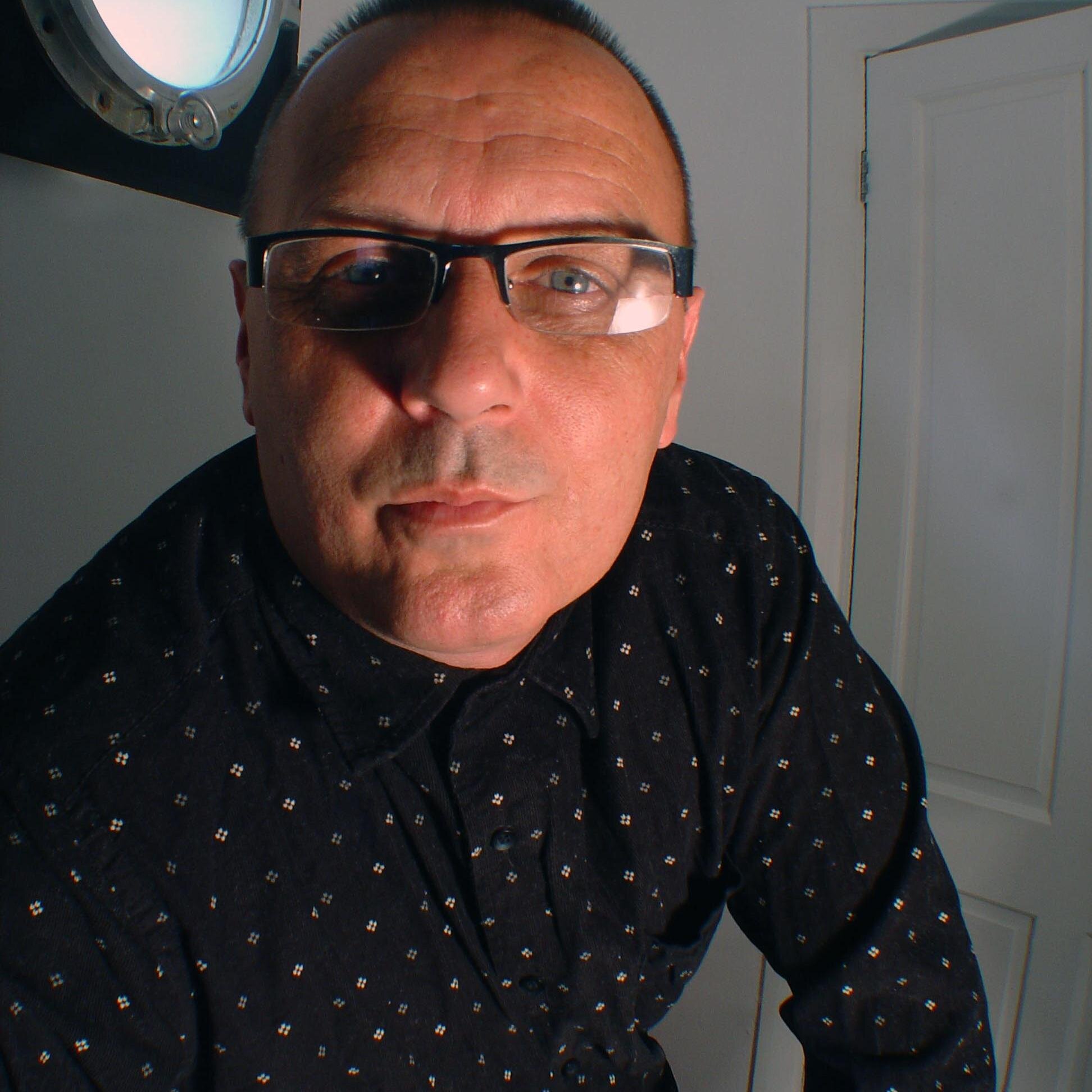 Trying to behave myself and author of 'Dead Dogs Tunnel' ebook available @ http://t.co/Bg7vCkAsP6