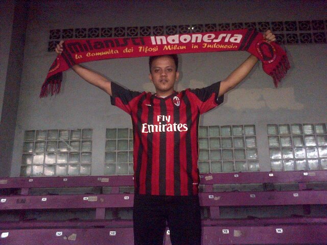 Ingin menjadi orang yang lebih sukses, sayang sama mamah, ayah dan teteh , I love u full,, milanisti bekasi