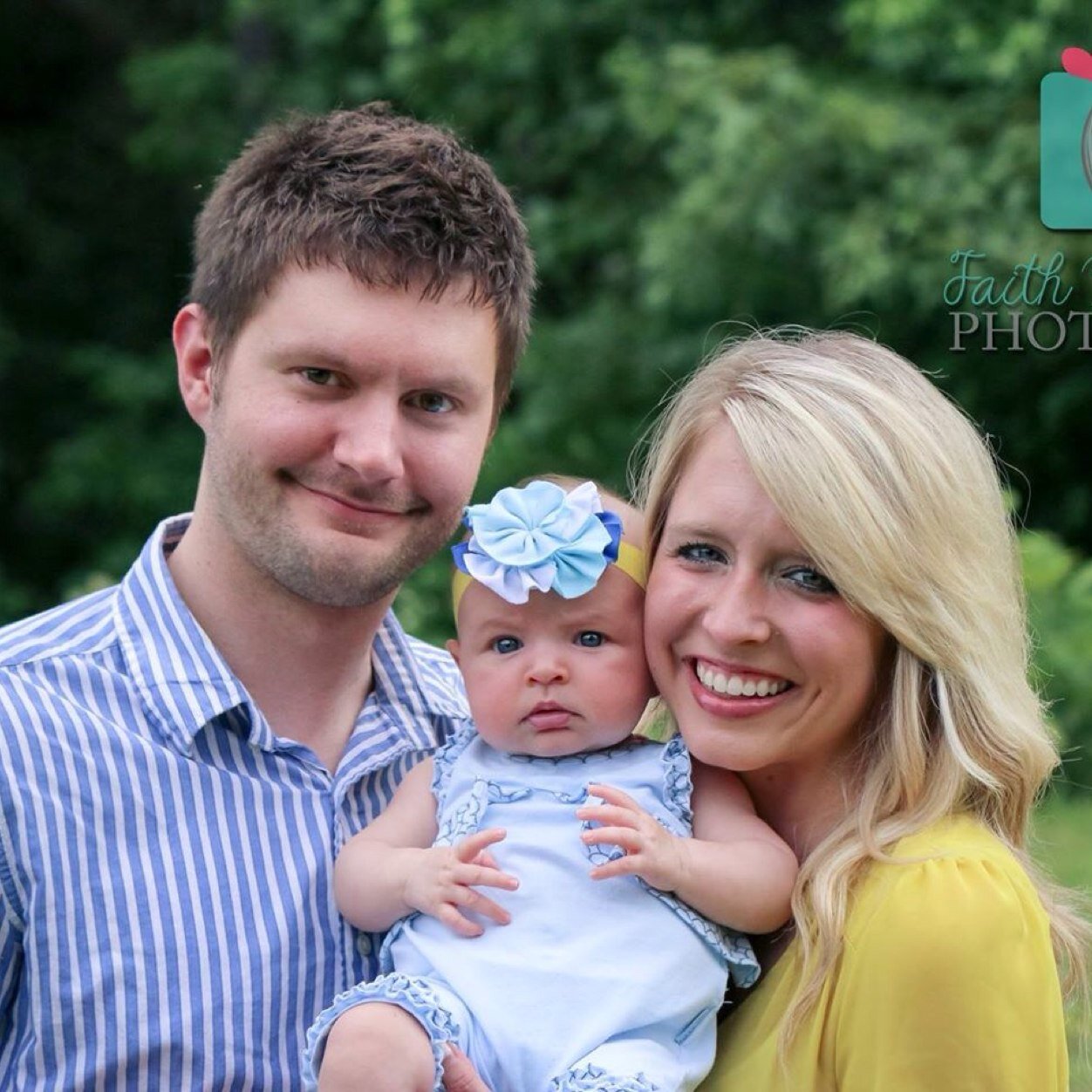 robynsmithslp's profile picture. I stand with arms high and heart abandoned...