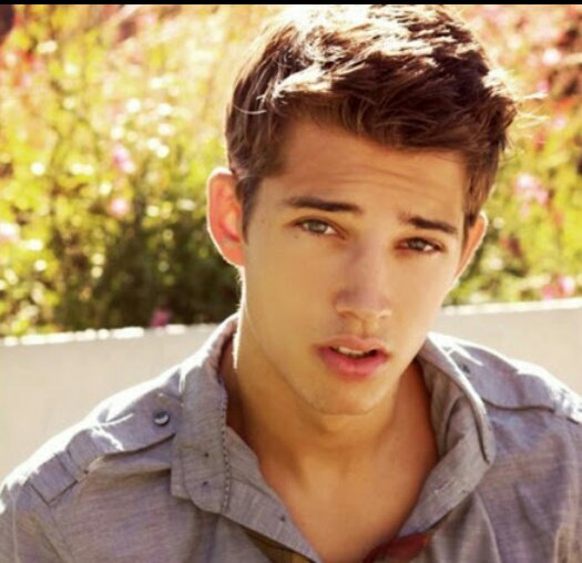 Hi i'm Jake my dads are @Timshepard_Jr and @Jakesoc. I have many siblings. I get scared really easy and i don't talk much.#Taken by:@SocKris i'm 13 years old