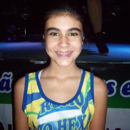 amo futebol,pizza,churrasco e minha familia...amo meus animais haha' :3