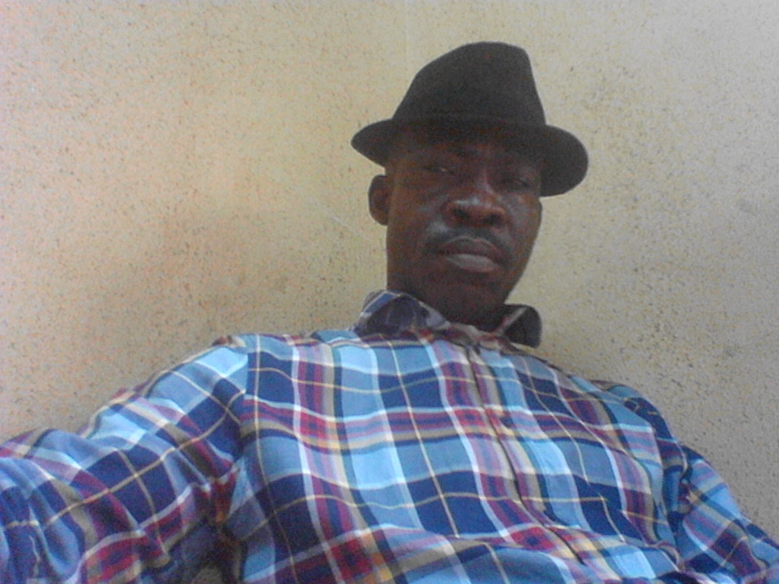 dwesey's profile picture. 