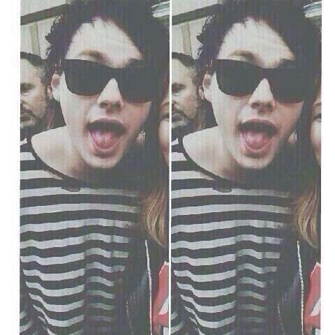 ☮ •hii cutie, could you please follow @daintyiero it would mean a lot (if you already follow me there thank you ily) and ask for a dm to michael if you want• ☮