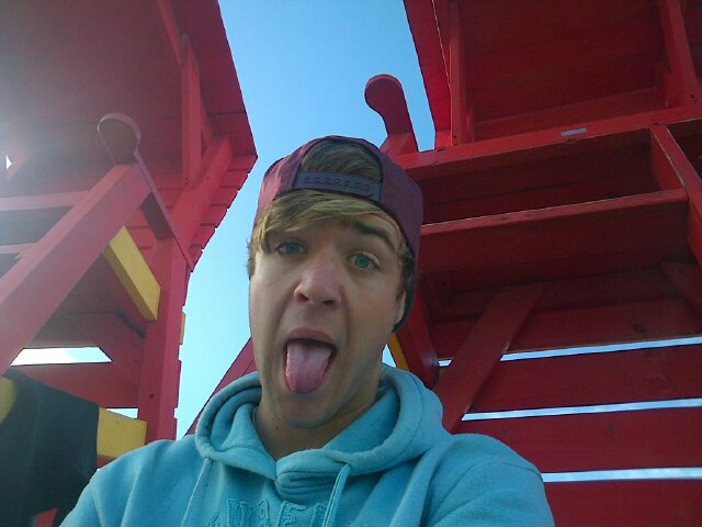 darrenen101's profile picture. Bodyboarder , lifesaver , surfer , kneeboarder, DJ