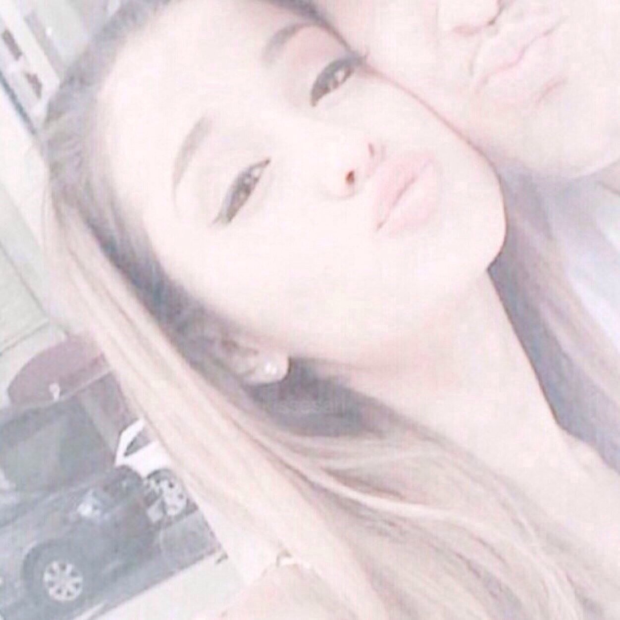 Follow @cxtiebutera or i unfollow. Do not follow this acc back❤️