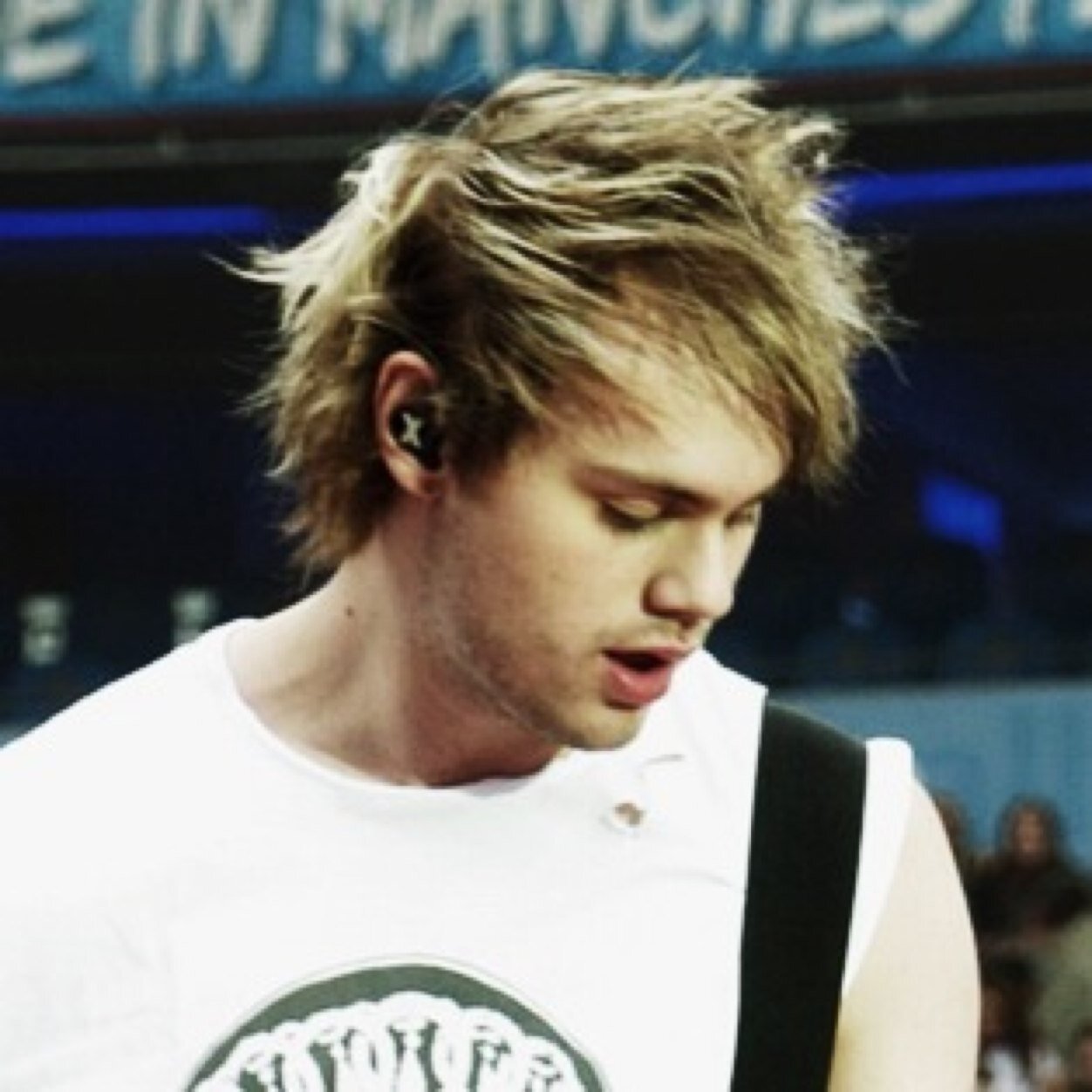 SUNSETlRWIN's profile picture. @serenadesmuke @dryhumphood @GRUNGEHEMMlNGS