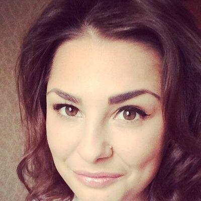 Приветствую. Родилась в замечательном городе. Стараюсь думать оптимистично. Очень общительная как человек. Просто люблю обсуждать разные новости.