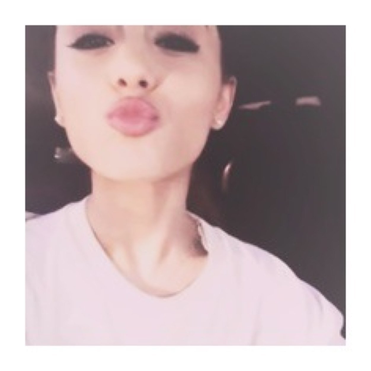 ARI PLEASE @smoothiebutera tweeted me 2x and favorite 1x