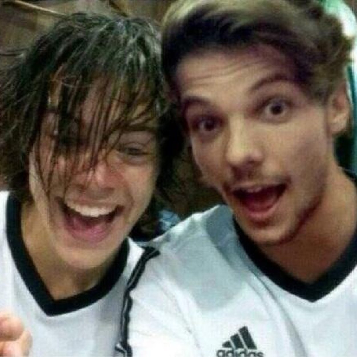 follow @louvlytommo bc she gave you this free follow ?¿