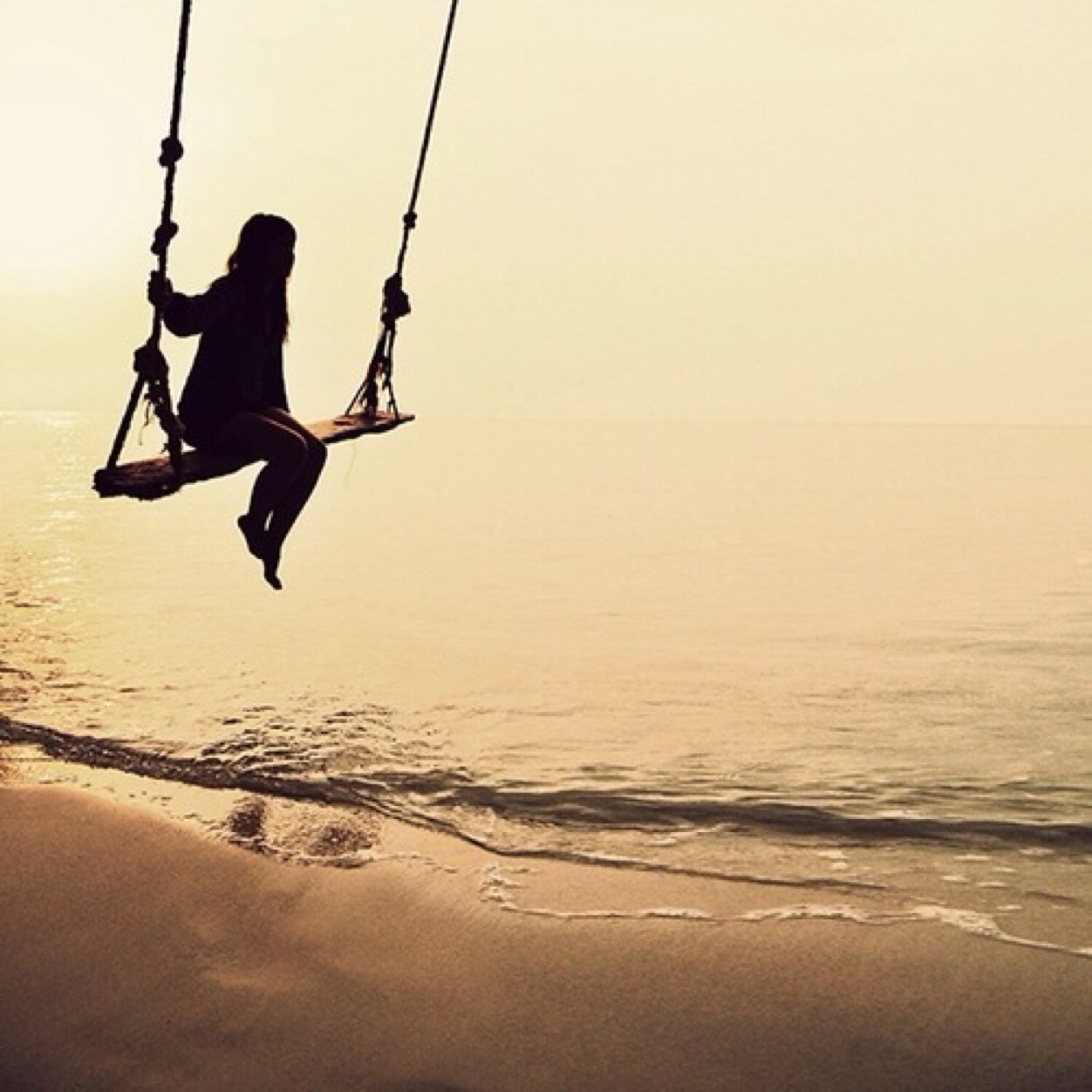 pummarol's profile picture. La gente non si immagina quanto una persona possa morire dentro, nonostante mostri il suo sorriso più bello.