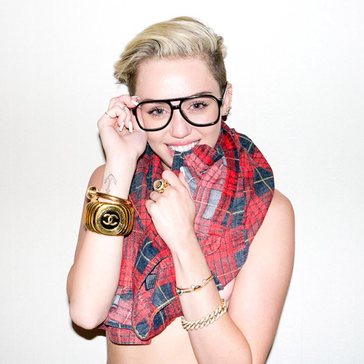 lovemoneybanger's profile picture. if u like miley and justin, follow me, and ill follow back xo