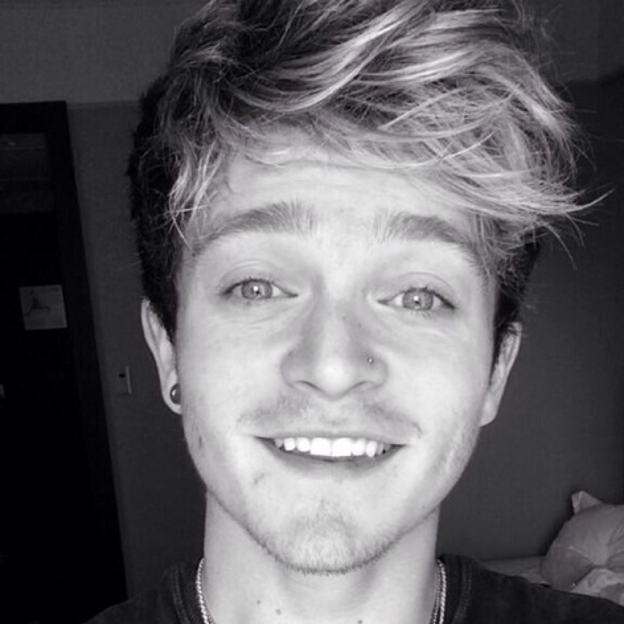 hiiii, i just gave you a free follow so if you followed me on @donbroclifford that would be great, ill follow you back if asked ily.xx