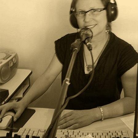Jornalista/Radialista/Educomunicadora e Produtora Comercial  - Apaixonada pelo Rádio,  Belo Horizonte e toda as Minas Gerais.