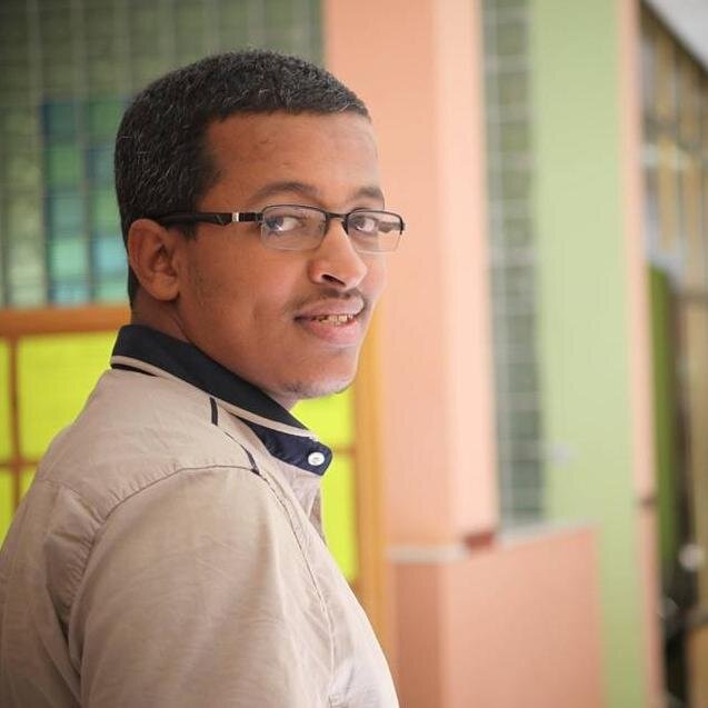 مسافر في هذه الحياة أبحث عن النجاح