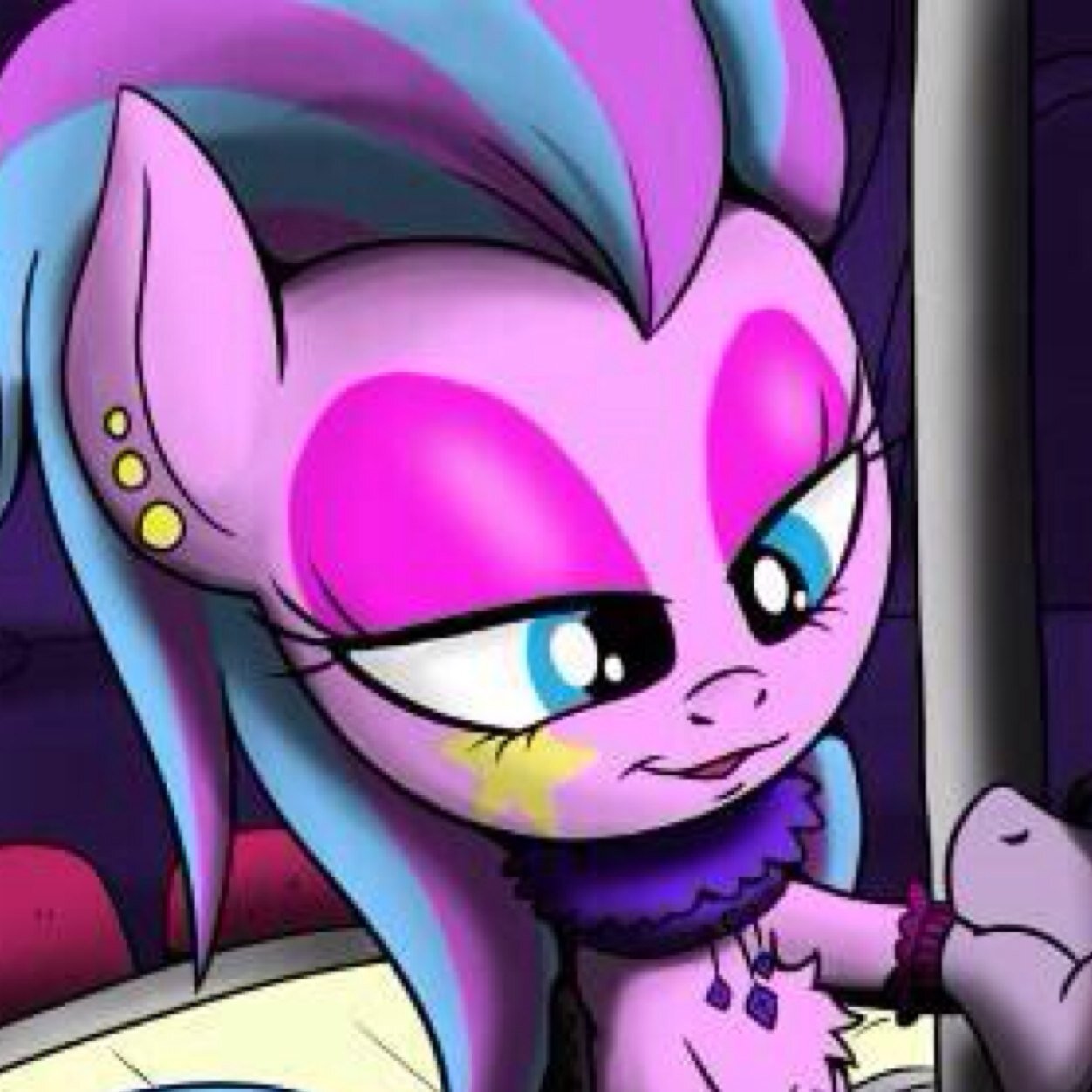 Hello lovelys, im carmen. A breeding mare as a pastime and my big bro is @R34_ryancooper. Studying to be a guard