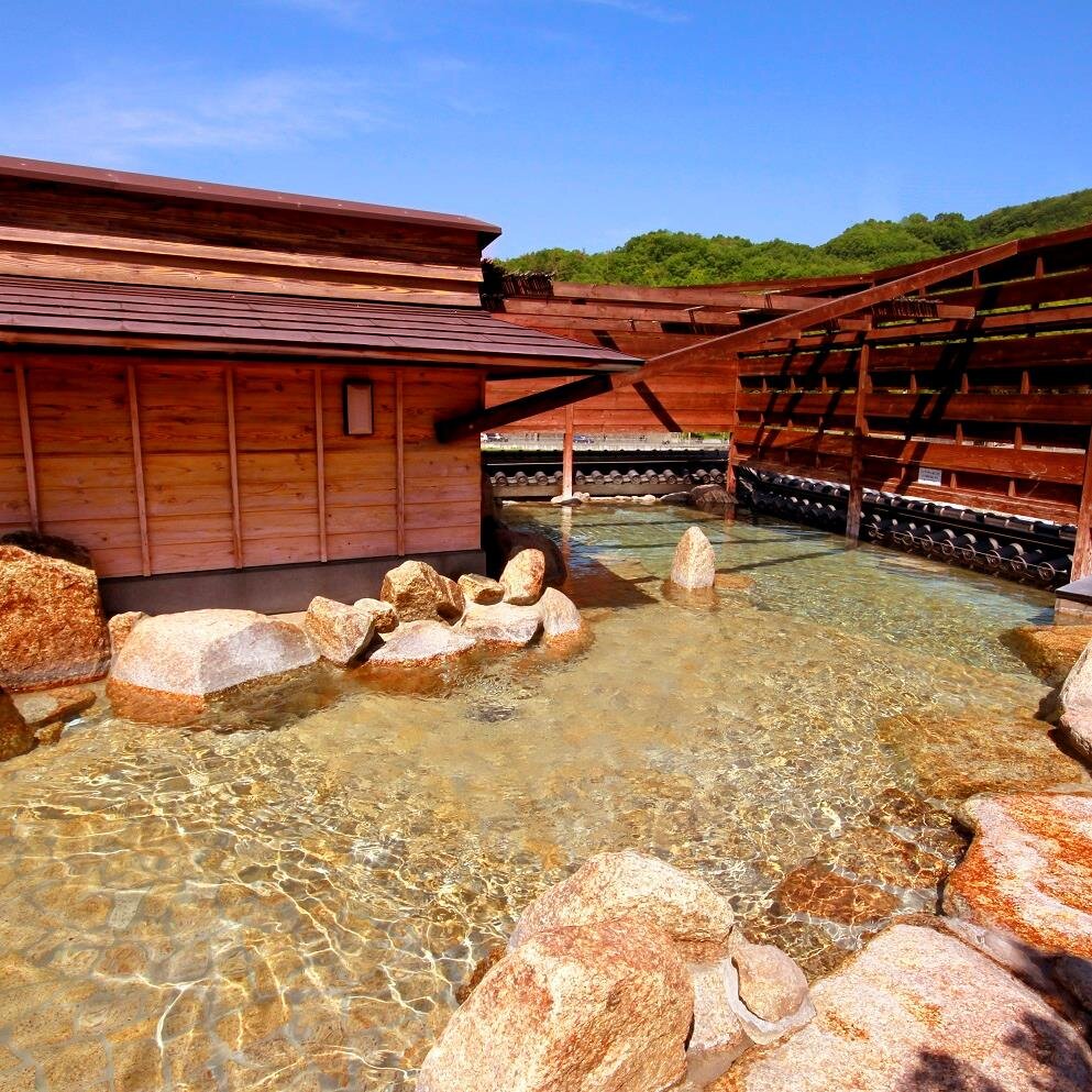 摂津峡にある日帰り温泉「美人湯祥風苑」です。
つるつるすべすべの泉質が自慢の関西随一の療養温泉です。