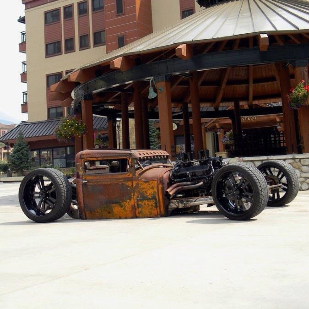 Owner of the Award Winning and Show Finish Custom Paint and Powder Coat shop. Steel Vision Garage is a leader in the Custom and OEM Market.