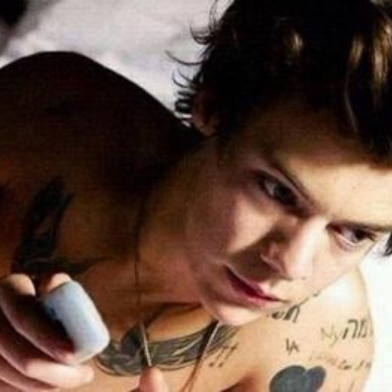 Names Harry Styles.I'm very Sexuall ;) DM's are open babes ;) i like Dicks and pussys