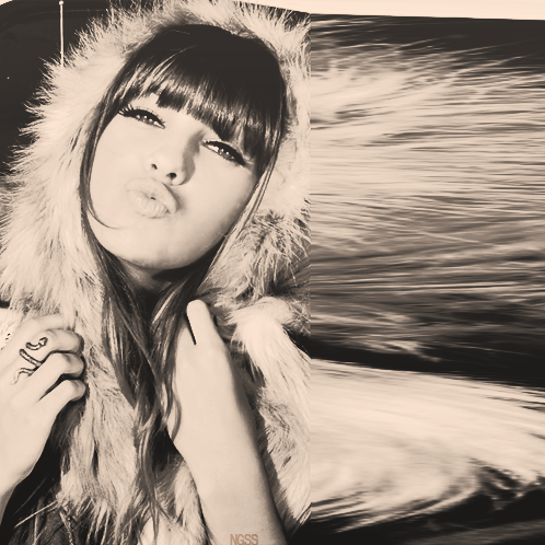 AlluringFaker's profile picture. It's where my Demons hide.