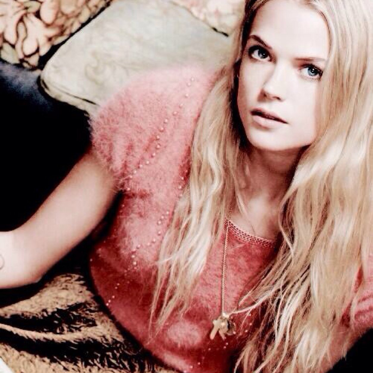 HeavenlyCallie's profile picture. Dancing in a field of flowers. [Literate.]