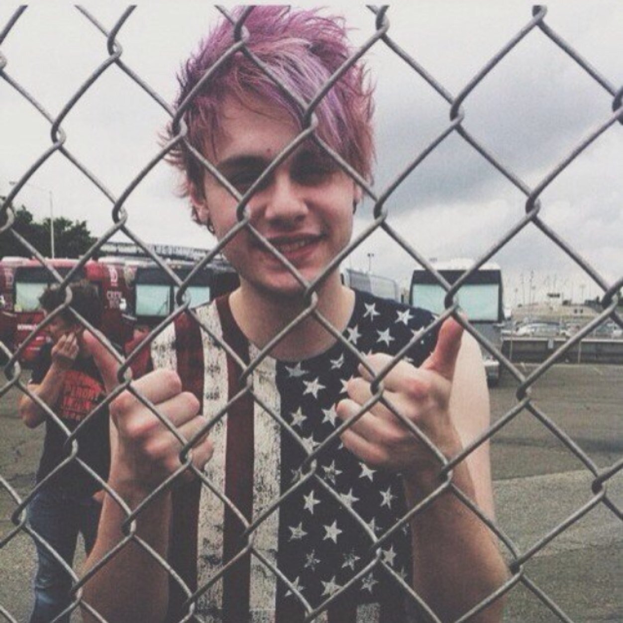 wattpad fanfic writer. i write lashton.