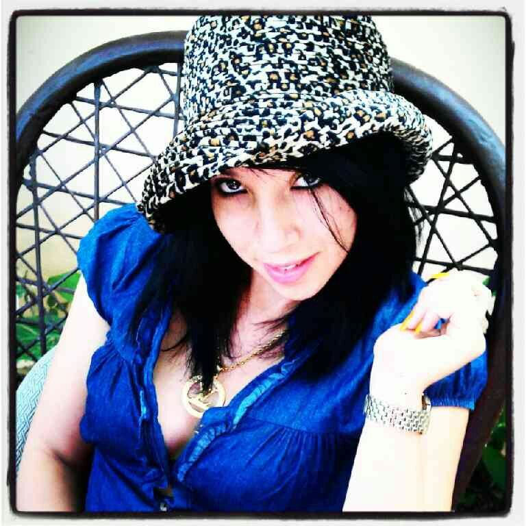 ♪ ........(●̮̮̃•̃)..(●̮̮̃•̃) ........ /█\ ♥/█\ ❤ ❥ Soy Una PersOna Simple, Aunque Muy Pocos Me Entienden :)™ ╔══╗♫♫ ║██║ ♫♫ ║(O ║♫♫ ╚══╝* *