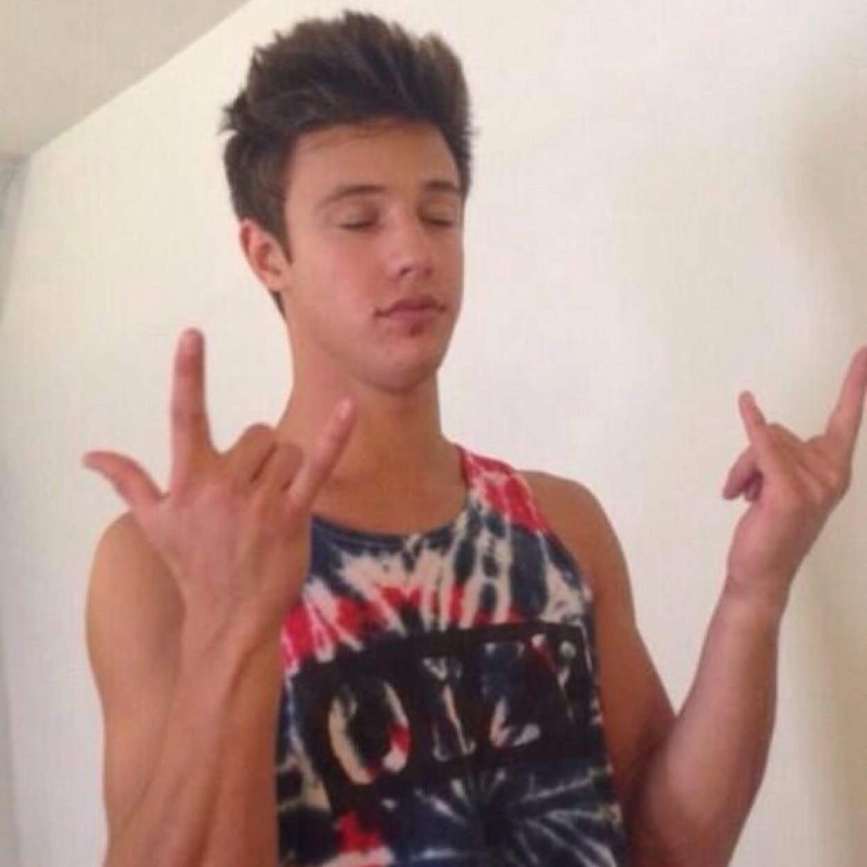 recklesslycam's profile picture. Here's to support the boys no matter what, always and forever❤️