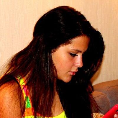 Это я. Стараюсь думать оптимистично. Очень общительная как человек. Просто люблю обсуждать разные новости. Родилась в замечательном городе.