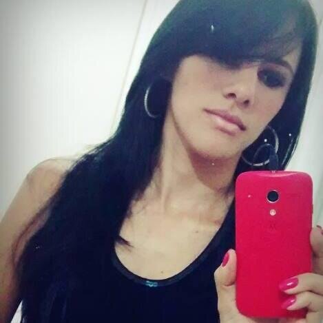 Eu gosto de olhos que sorriem, de gestos que se desculpam, de toques que sabem conversar e de silêncios que se declaram.