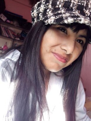 Estudiante,Cocinera y cantante (twitter oficial)