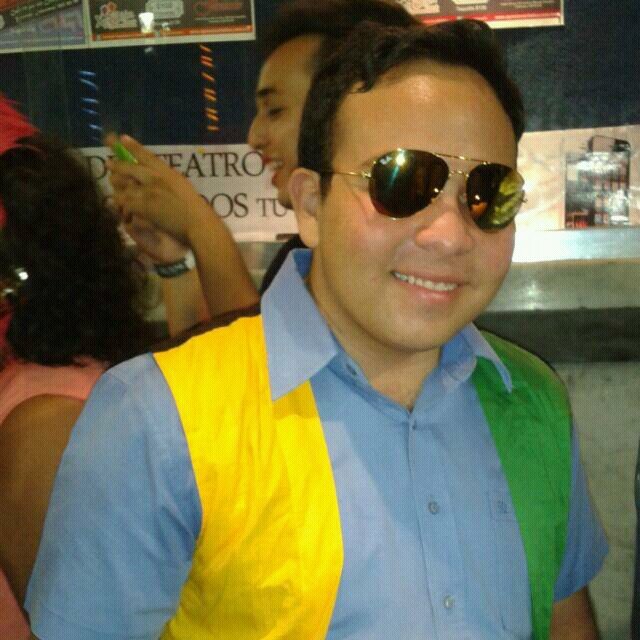 Estudiante de la Facultad de Derecho, Me apasiona el teatro. Me gusta mucho reír, Platicar con mis amigos.