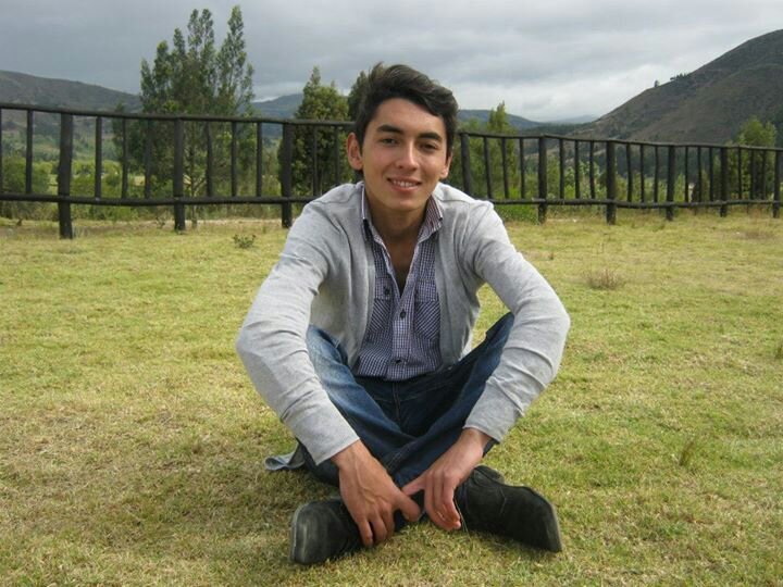 henrysandoval94's profile picture. mi felicidad no corresponde a mi estado de animo sino a mi estilo de vida :)