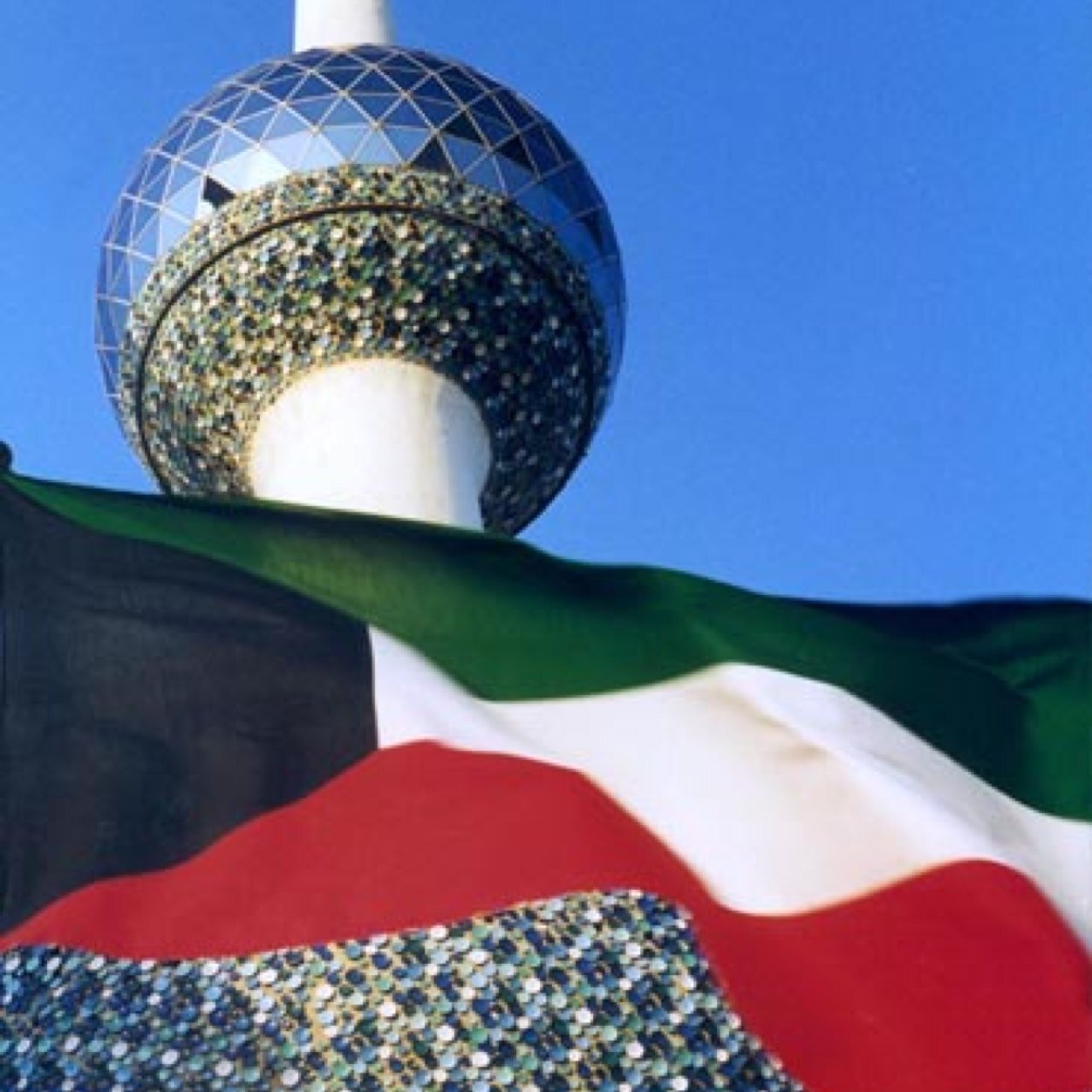 الـــلـي مــــو عاجـــبــتة الگـــويـــت ياگــل تـبـن ويــنطـم والــلــي يـــقــول عـــن الــــگـــويــــت خقة انت اگبر من الخقة❤️