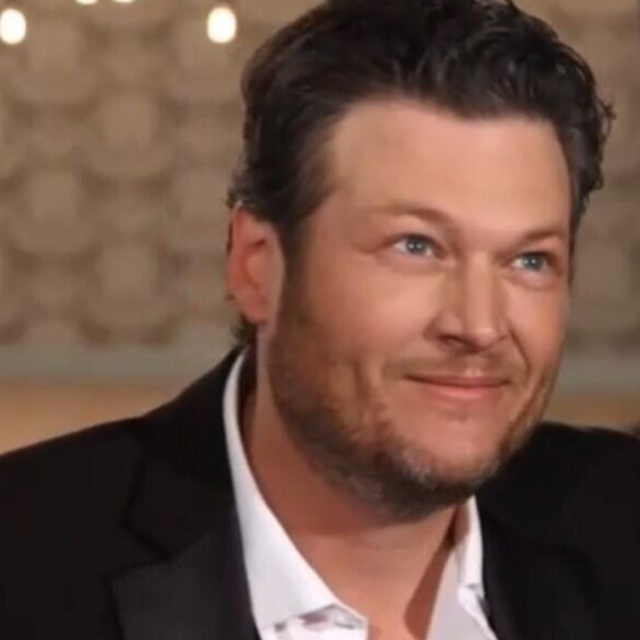 I love @blakeshelton so much and he NEEDS to follow me NOW