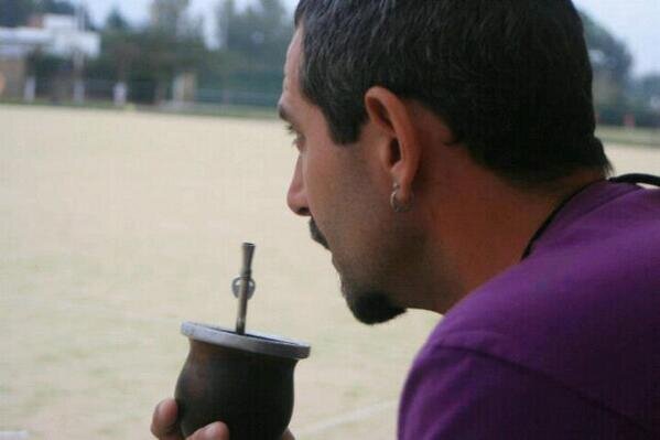 Padre de Regina y Tomás.
Entrenador de Hockey s/césped. Profesor de Educ. Física.
Mientras yo sepa lo que soy, no me importa lo que diga la gente.