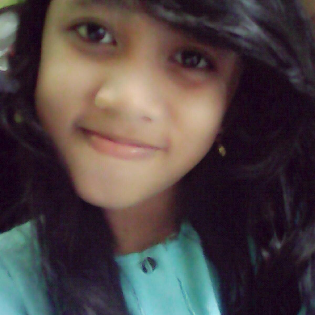 tiaraayu90's profile picture. BLINYOT