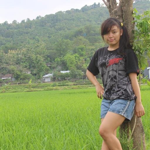 mencintaimu membuat hidupku lebih berarti...^.^ follow me on instagram : @riyassanjungandikaa :) thanks