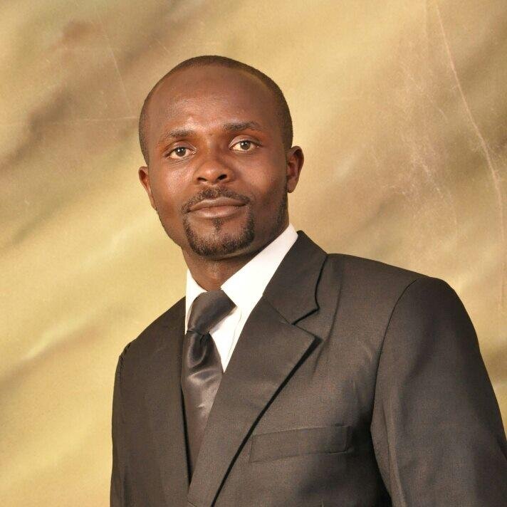 Journalist|| PRO|| God loving Man || a broadcaster || A Father|| A Psychologist||@ManUtd fan ||@985CloudsFM1 #MUFC|@Cristiano |#MukUpdates|