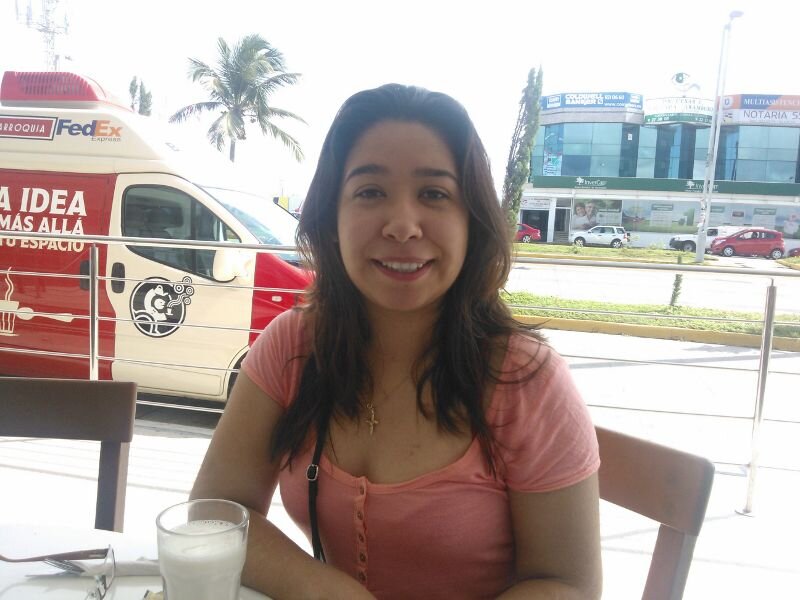 alegre, atenta, divertida, romántica,emprendedora!!