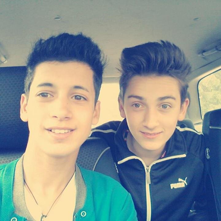 We are 2...we sing...we are Jb and 1D FANS....We are ★ KM ★