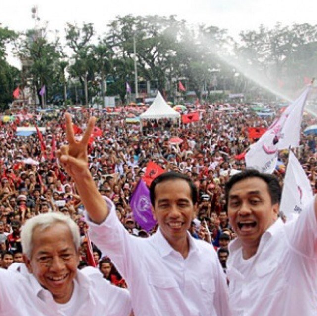 Gerakan sampaikan salam Jokowi ke 4 orang dlm sehari. #KampanyePositif. Lintas Partai (PDIP-Nasdem-PKB-Hanura) dan Lintas Relawan.