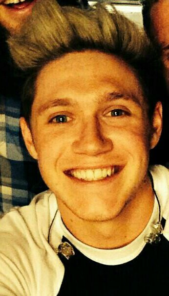 huugcloud's profile picture. #Directioner #Smiler #5SOS #Roomie 
Follow me !
Follow back for You !