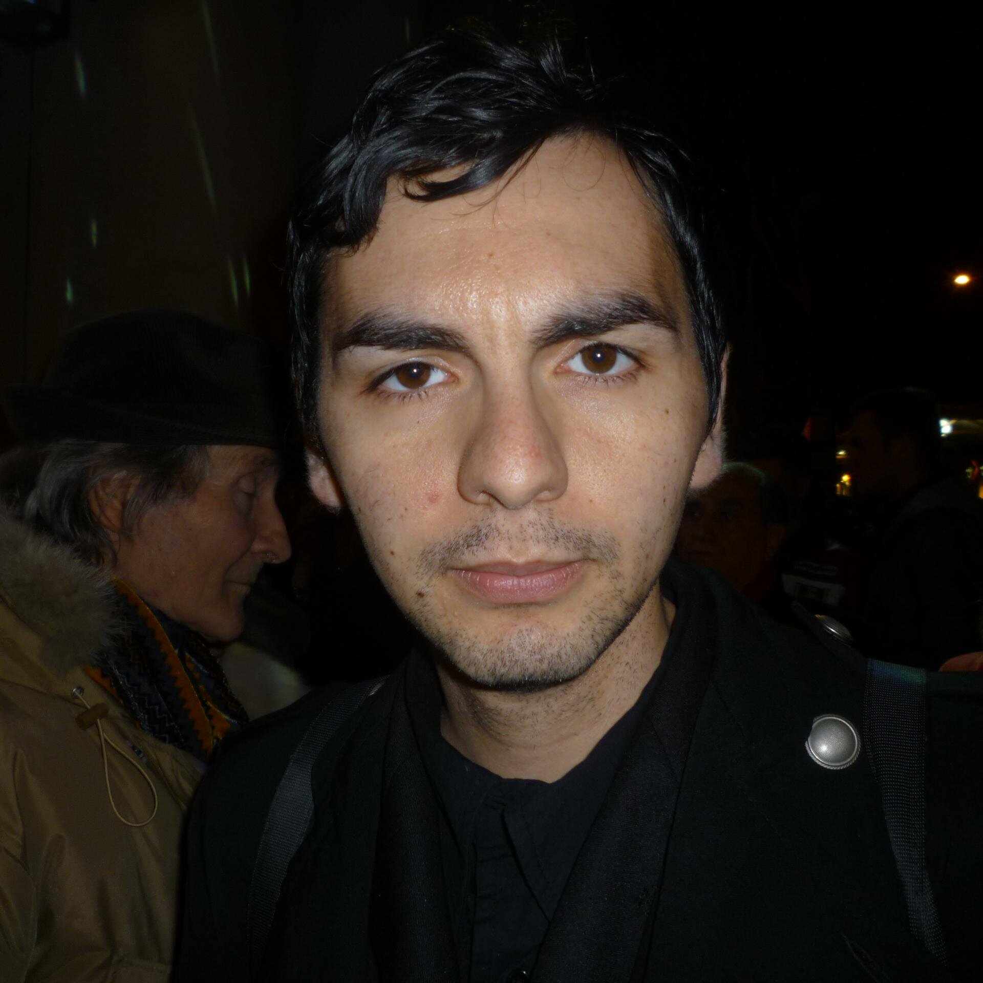 andreadcosmo's profile picture. Curioso di cinema, teatro, persone, parole