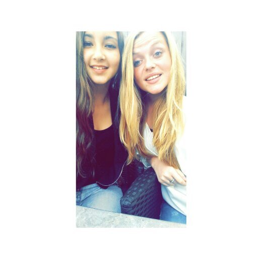 love friends. - love to sing and dance. - dutch/thai.♡