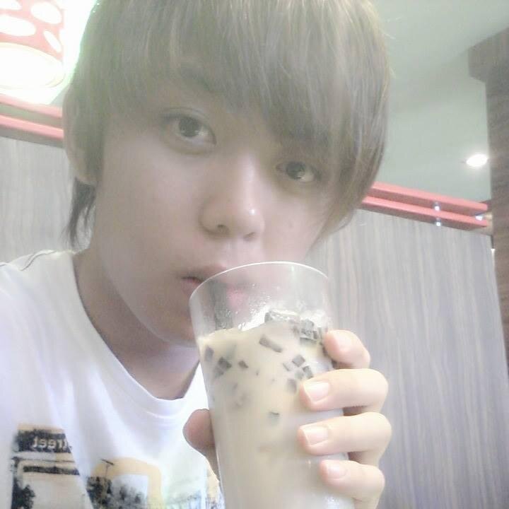 search me at FB : usui yenyen
Age now is 20 
( 2020 new age is 25)
i just a nomal kid with a good talent maybe.. Btw bboy is everything..
Thanks for read my bio