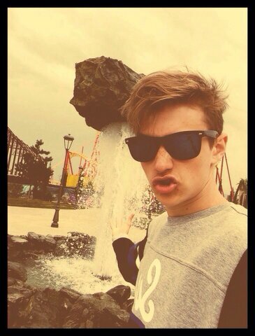 zamoricc's profile picture. 